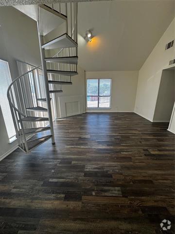 Building Photo - 3536 W Buckingham Rd Unit 121 Rental