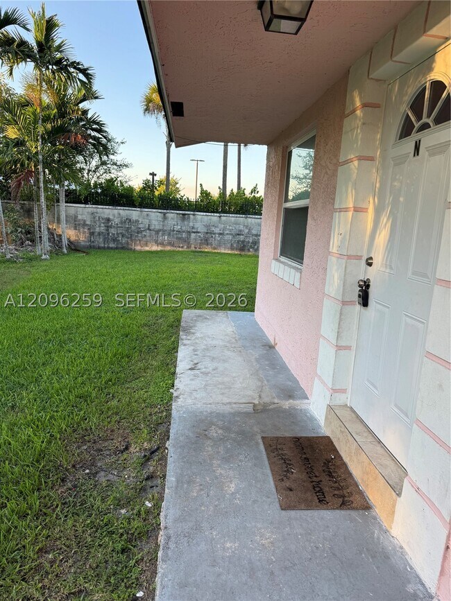6027 SW 36th Ct Unidad N