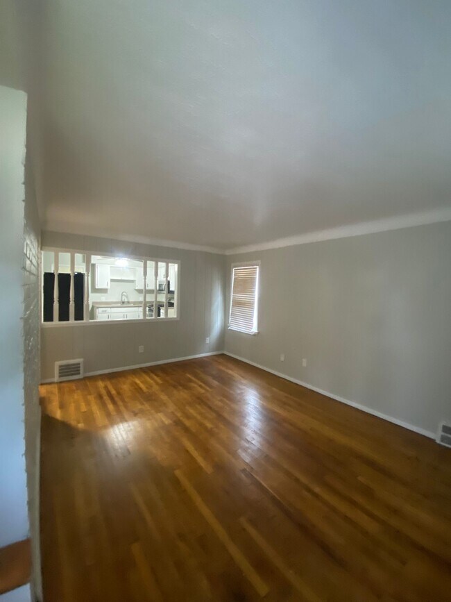 Photo - 4207 Wood Ave