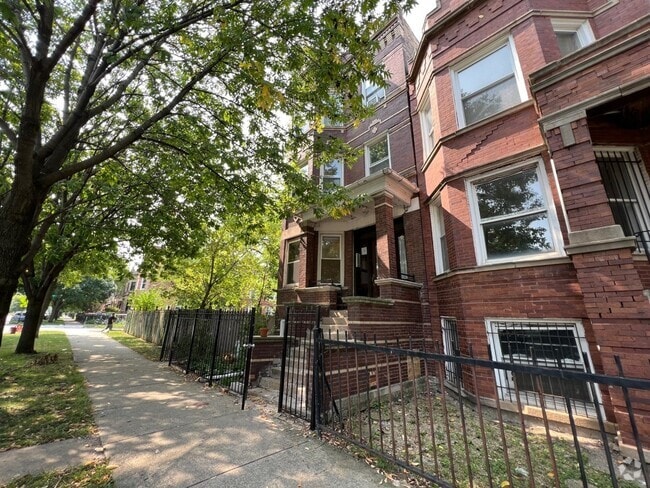 Building Photo - 1438 N Kedzie Ave Unit 1 Rental