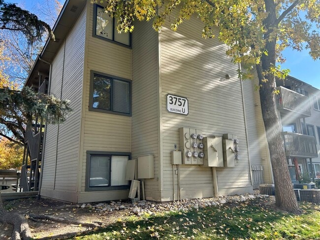 Building Photo - Contemporary 2 Bedroom Condo in the Heart ...