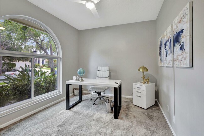 Photo - 2922 Medinah