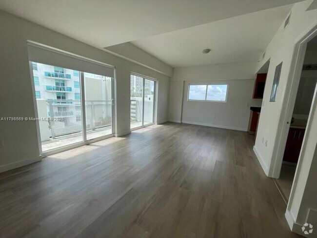 Building Photo - 1712 SW 2nd Ave Unit 801 Rental