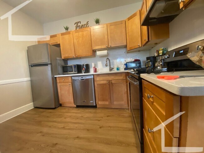 Photo - 170 Winthrop Rd