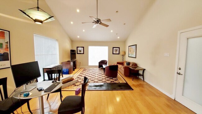 Photo - 2302 Robinhood St