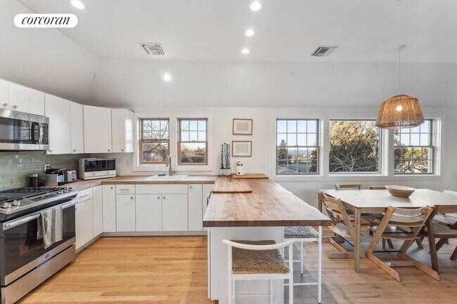 Photo - 18 Pine Tree Dr