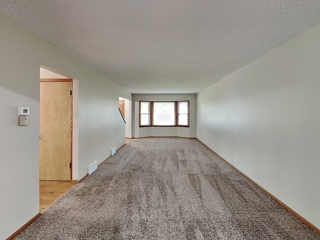 Photo - 3405 Ensign Ave N