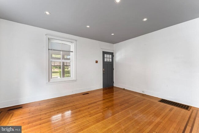 Photo - 809 Ardmore Ave