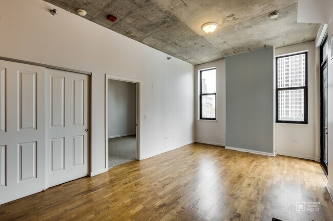 Photo - 1464 S Michigan Ave