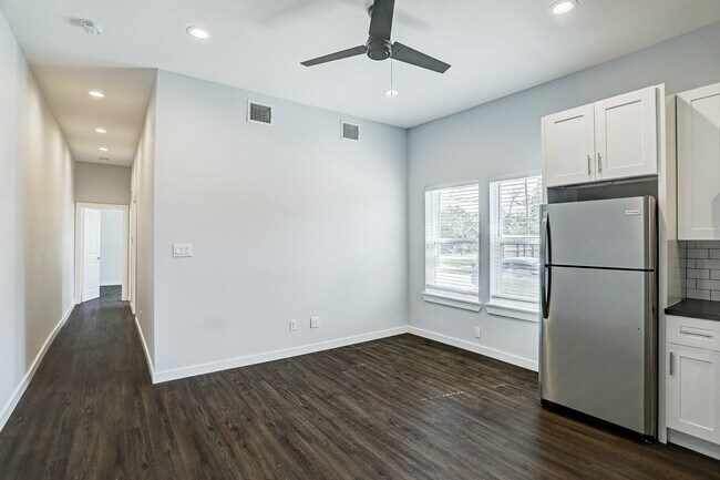 Photo - 225 N Everton St