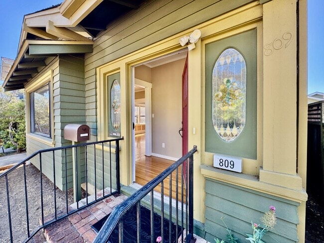 Photo - 809 Bayswater Ave