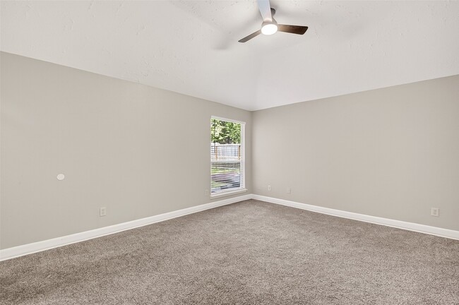 Building Photo - 12403 Meadow Ridge Dr