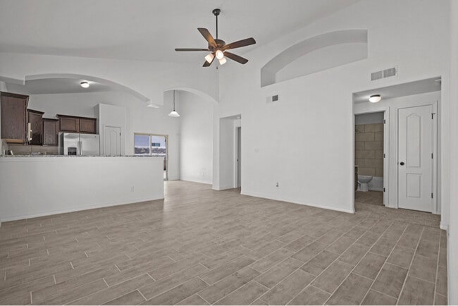 Photo - 12832 Linstead Ave