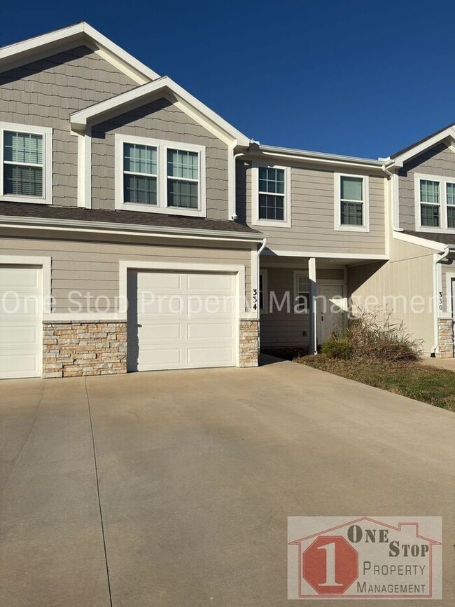 Building Photo - 3 Bedroom / 2.5 Bathroom Townhome in Louisburg, KS!