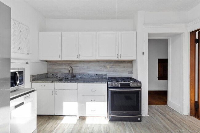 Photo - 590 Whitney Ave Unidad 2