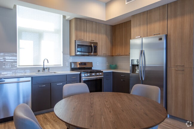 1BR, 1BA-1023 SF