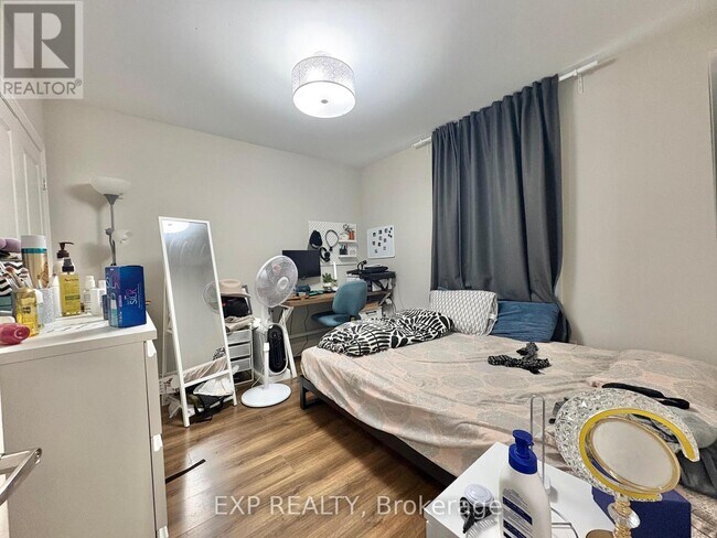 Photo - 5 Paisley Blvd E Unit 104