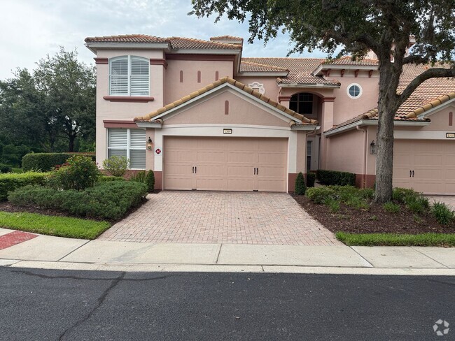 Building Photo - Spacious Townhome For Rent