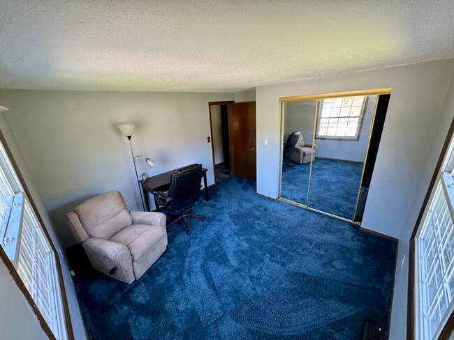 Photo - 20 Hazlett Ln