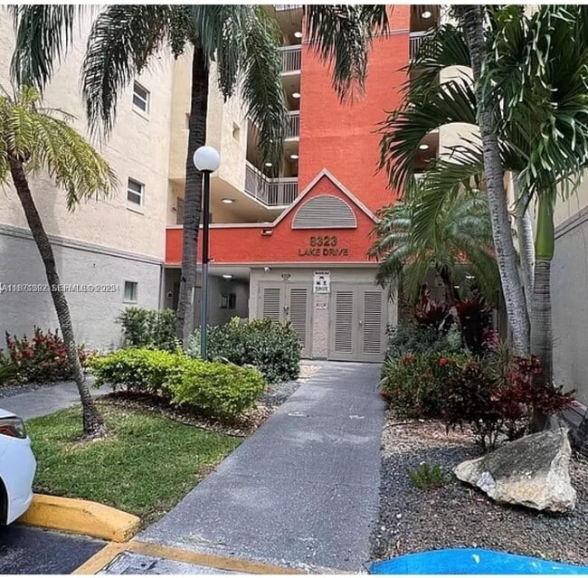 Building Photo - 8323 Lake Dr Unit 404