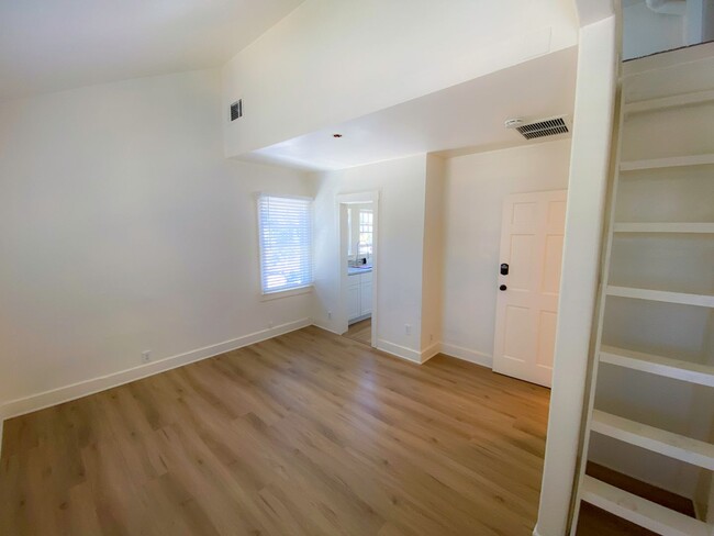 Photo - 125 W Micheltorena St Unit B