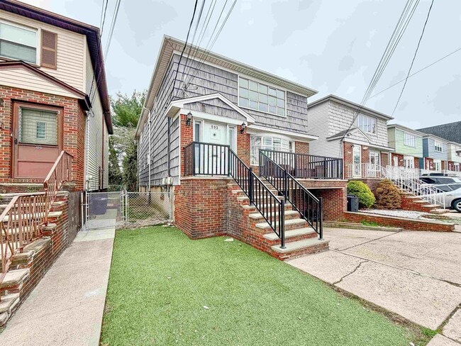 Building Photo - 502 Ave E Unit 2