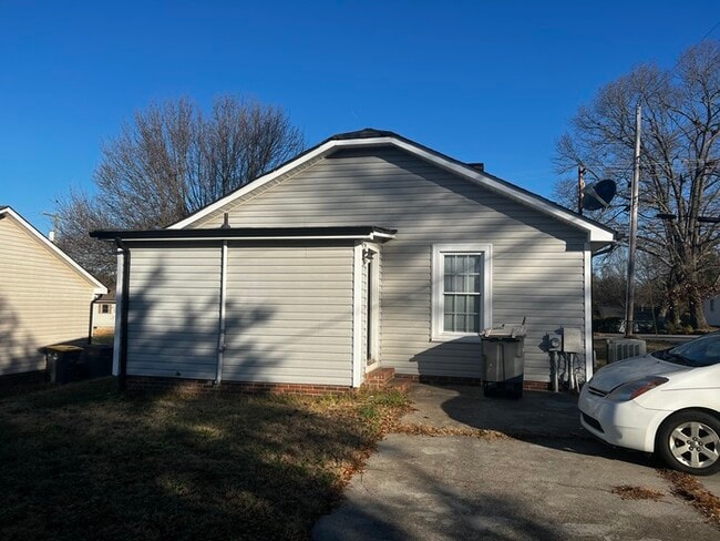 Photo - 401 W 22nd St