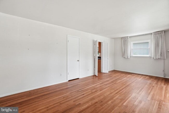 Photo - 108 Battle St SW