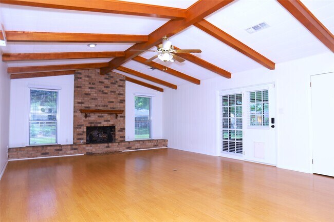 Photo - 115 Irwin Rd