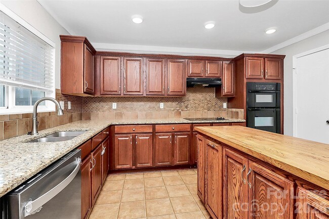 Photo - 15611 Normans Landing Dr