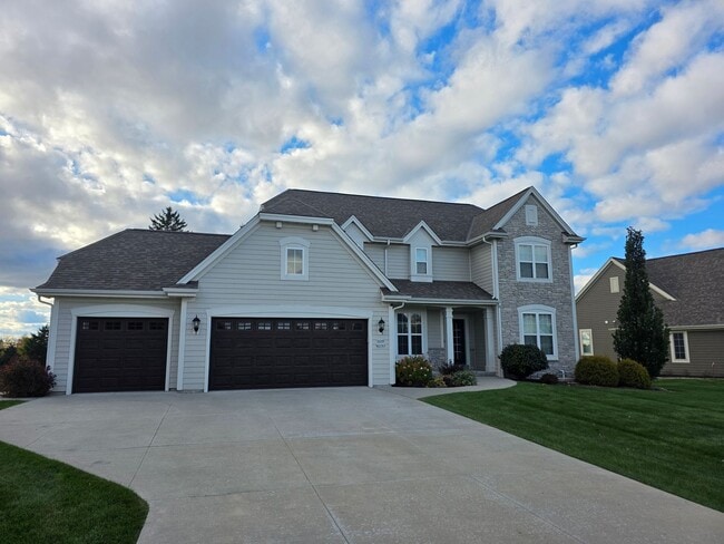 Photo - Like New 5 bedroom Pewaukee home in Broken...
