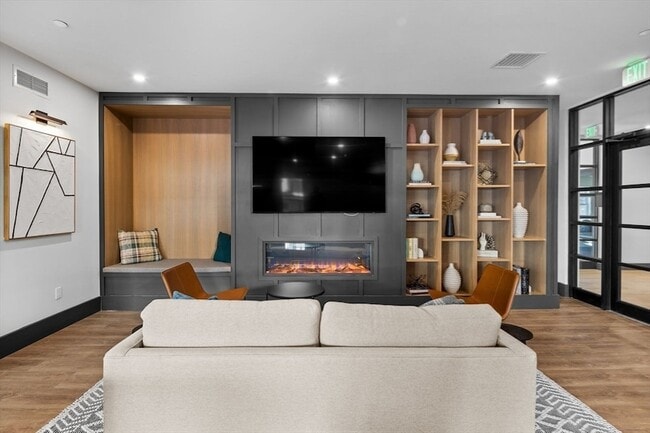 Photo - 635 Main St Unit 209