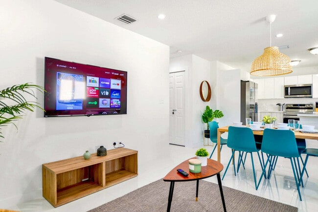 Photo - 2110 NW 66th St Unidad FL1-ID1230849P