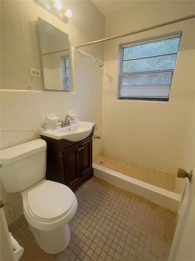 Photo - 807 86th St Unidad 801