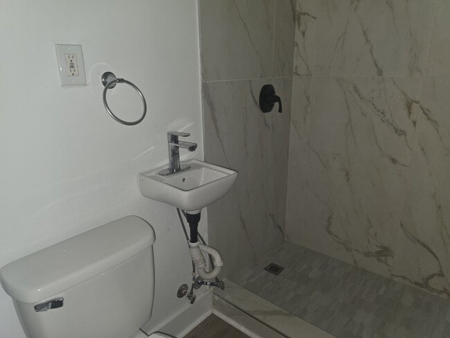 Photo - 1 Bedroom Available now! Unidad #3