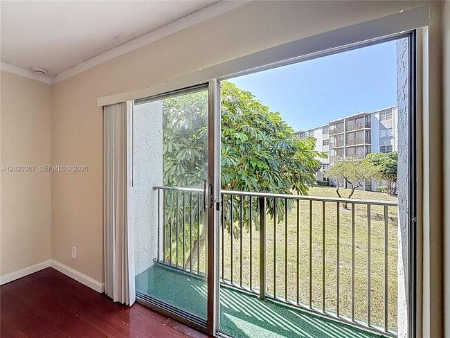 Photo - 8740 N Sherman Cir Unit 206