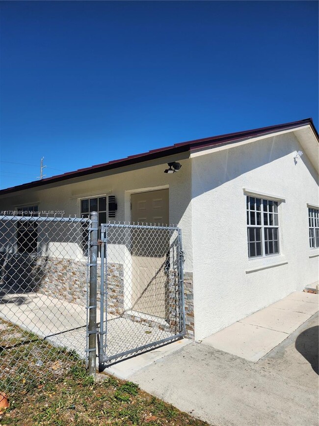 Photo - 611 NW 2nd Terrace Apartment Unit 1