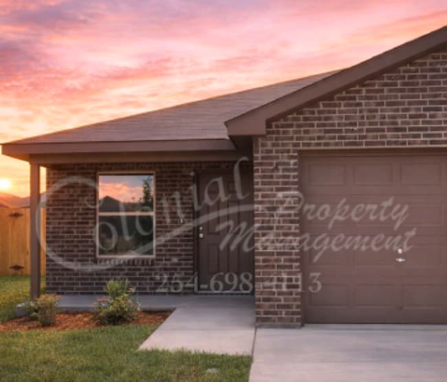 Building Photo - AVAILABLE JUNE ; APPLY TODAY ON OUR WEBSITE!!