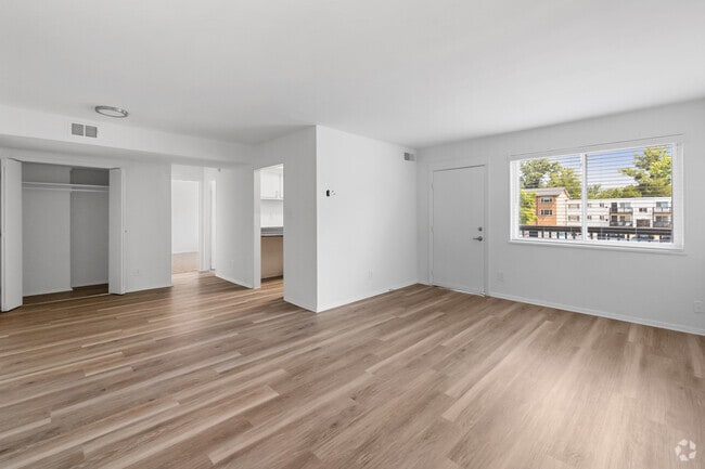 1 BR, 1 BA - 669 SF - ReNew Alexandria