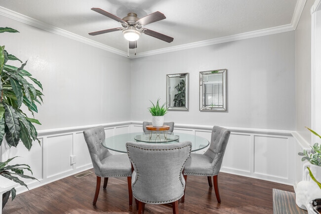 2BR, 2BA - 1253SF - Dining Room