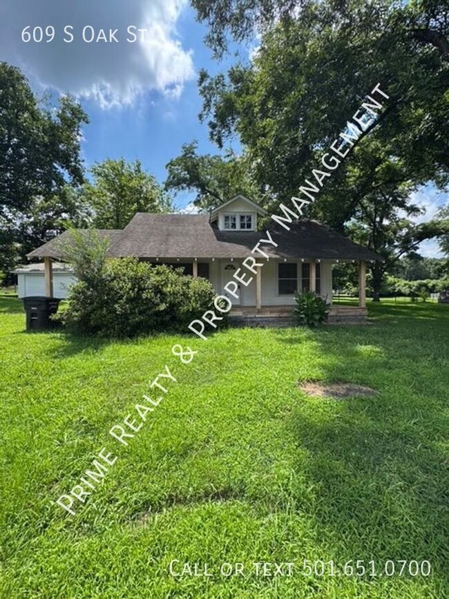 Photo - 609 S Oak St House