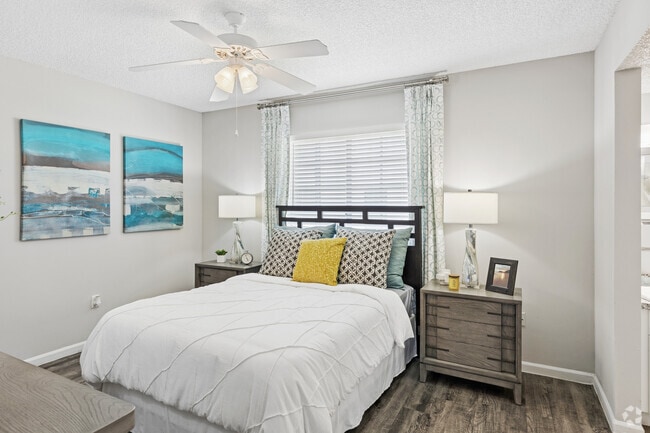 2BR, 2BA - 1165SF - Main Bedroom