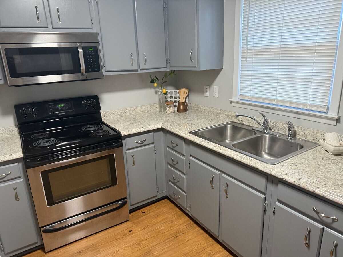 Beautiful Brick Three Bedroom Home! - Beautiful Brick Three Bedroom Home!