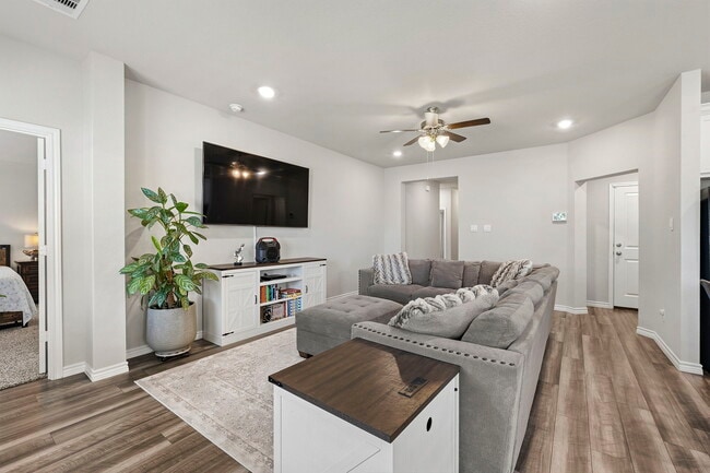 Photo - 1033 Verona Dr