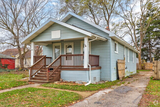 Building Photo - 2013 N Oakley St Rental