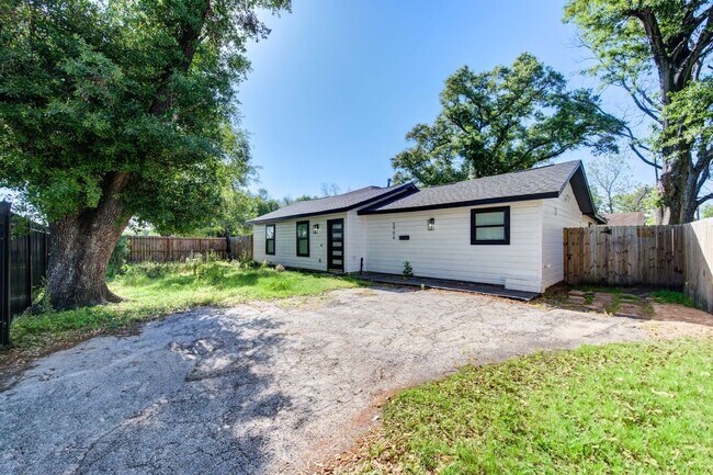 Photo - 5906 Hilary St