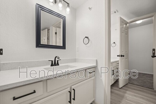 Photo - 170 Henderson St