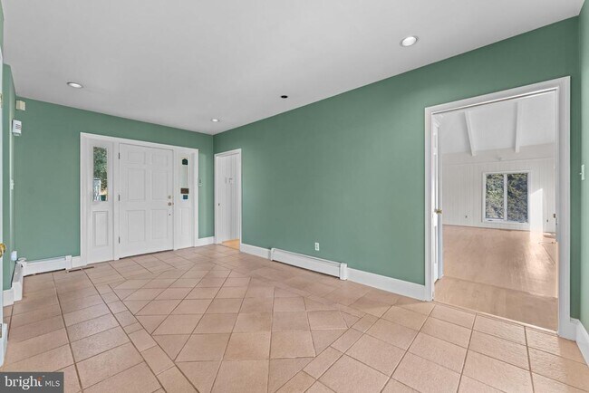 Photo - 901 Walker Rd