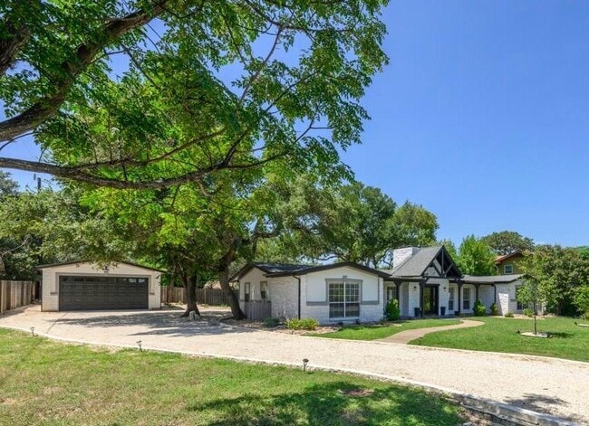 Photo - 303 Lakeway Dr