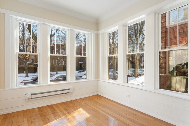 Sala de estar y solárium - 6444 N Magnolia Ave